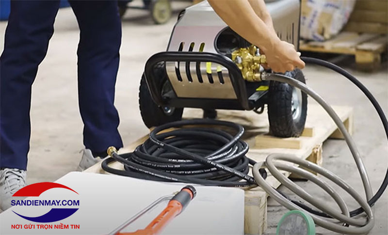 Nối dây cao áp vào đầu nối nhanh