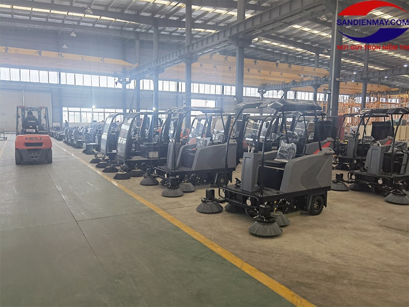 Sandienmay.com chuyên phân phối xe quét đường hút bụi uy tín