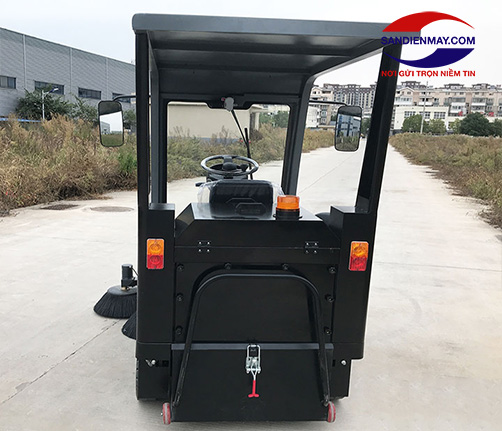 Xe quét rác Kumisai KMS-1800E