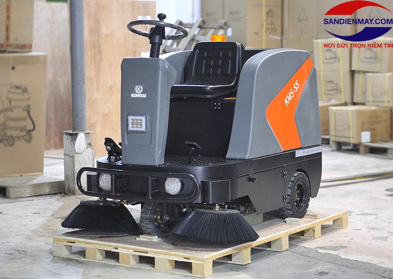 Máy quét rác Kumisai - Thiết kế ấn tượng và tiện dụng