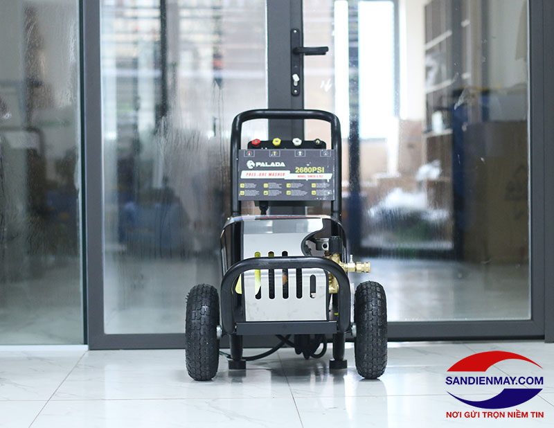 Giá máy rửa xe ô tô áp lực cao khá đắt