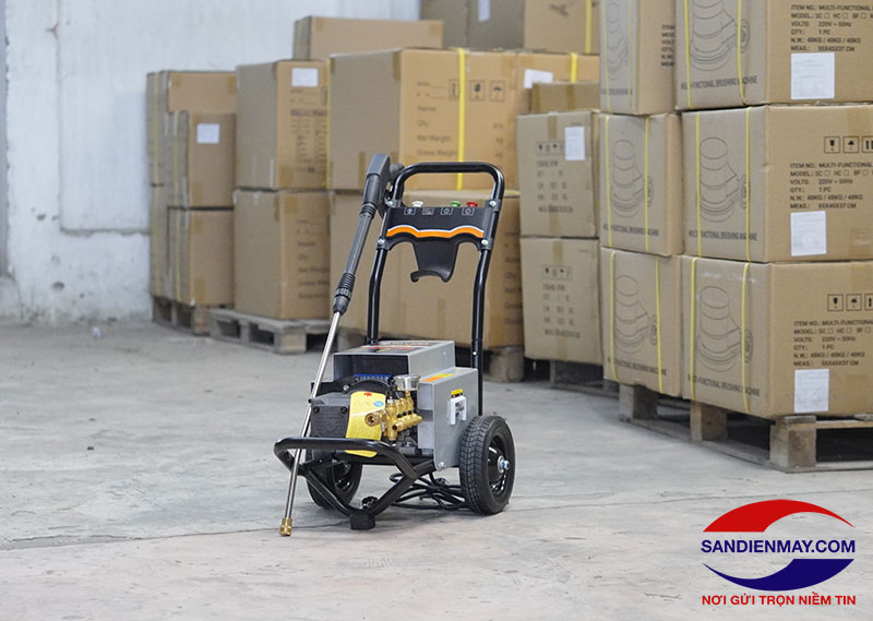 Máy rửa xe ô tô áp lực cao mang đến hiệu quả xịt rửa ấn tượng